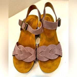 Comfortiva pillow top memory foam wedge sandals, NWOT size 9